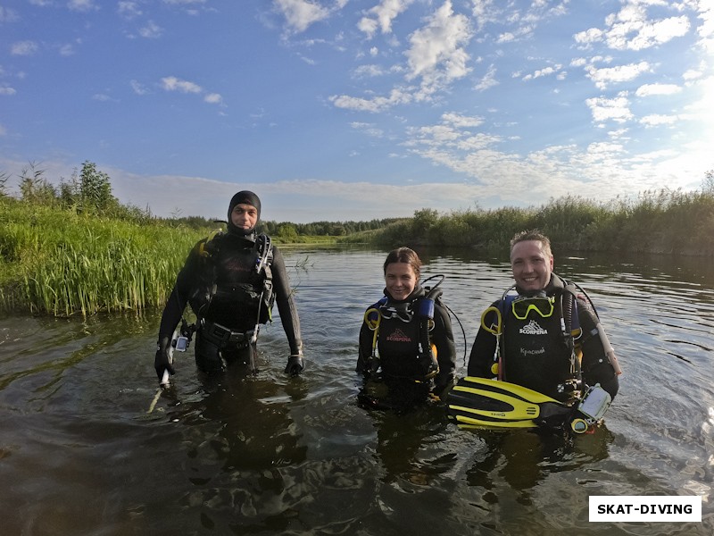 Горемыкин Андрей, Иванова Александра, Красный Валерий, сияют выйдя с поворота реки у лагеря