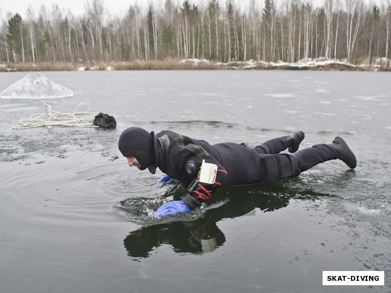 Погосян Артем, в этот день чувствовал себя морским котиком, норовя съехать под лед без снаряжения