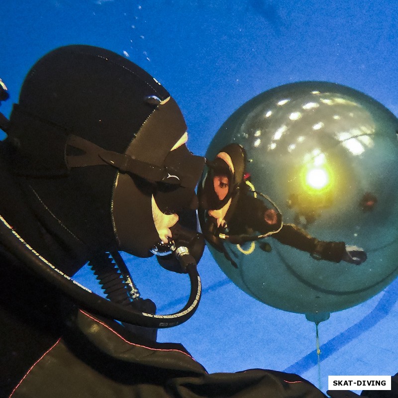 Дынин Роман, "шарик-носик" - одно из упражнения курса AOWD, умение аккуратно подойти к предмету под водой, а потом также аккуратно отойти