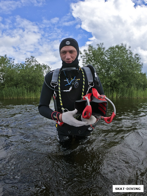 Волков Андрей, костюм "трешка" да строительные перчатки - оптимальный вариант для воды 29-30 градусов.