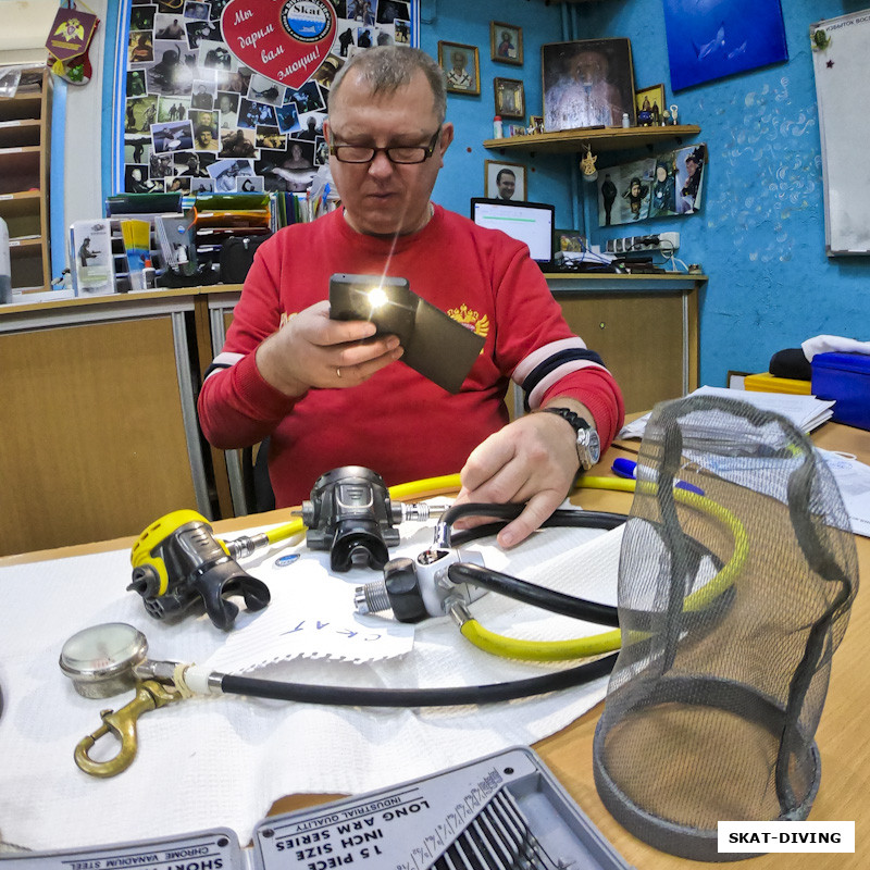 Горпинюк Сергей, демонстрирует, что и как стоит снимать на камеру перед обслуживанием