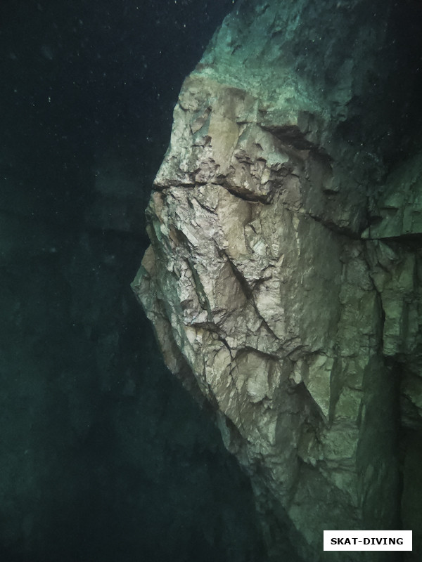 Скала "нос", глубина 36 метров