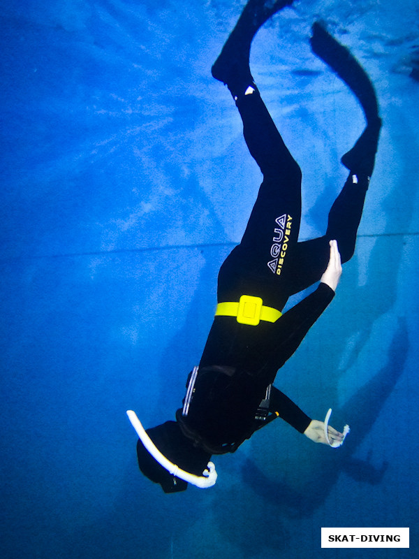 Груз подбирается исходя из задач подводной охоты, иногда себя приходится заталкивать на глубину ластами