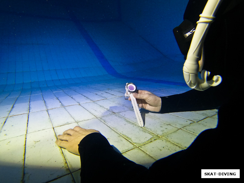 Контролировать время задержки дыхания позволяет цифровой прибор - незаменимая вещь в подводном плавании