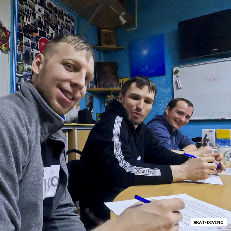 Андреев Андрей, Федюшин Павел, Дога Андрей, по мере развития экзамена, растет и настроение участников