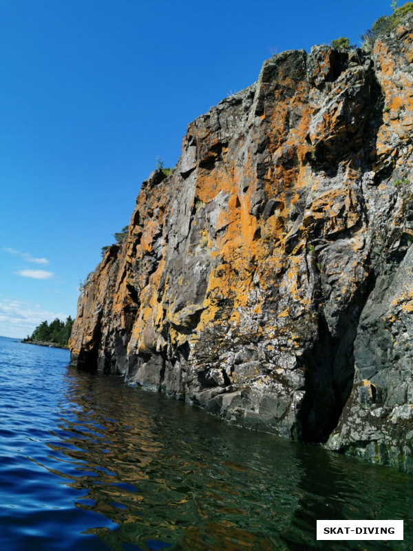 Виды на скальные острова Ладожского озера