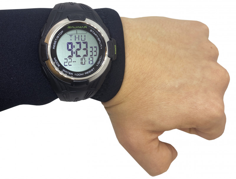 За счет спортивного дизайна наручных часов, подходит и для повседневного ношения на руке
