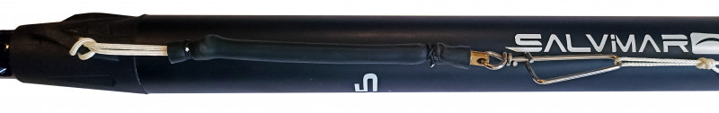Петлей амортизатор крепится к рогу намотки линя на пневматическом ружье, устанавливается вместо, а иногда и в сочетании с катушкой