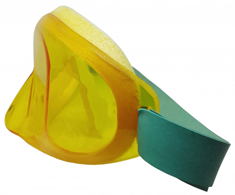 Линза маски и карман для носа изготовлены из пластика путем формовки и представляют из себя одно целое