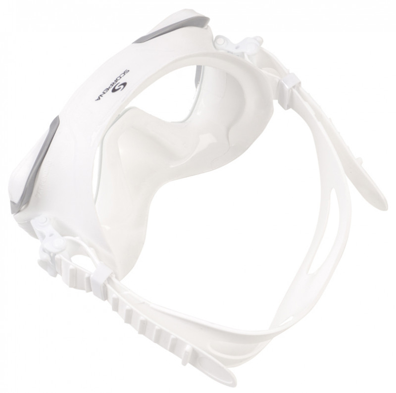 Затылочный ремешок из мягкого силикона надежно удержит маску на вашей голове