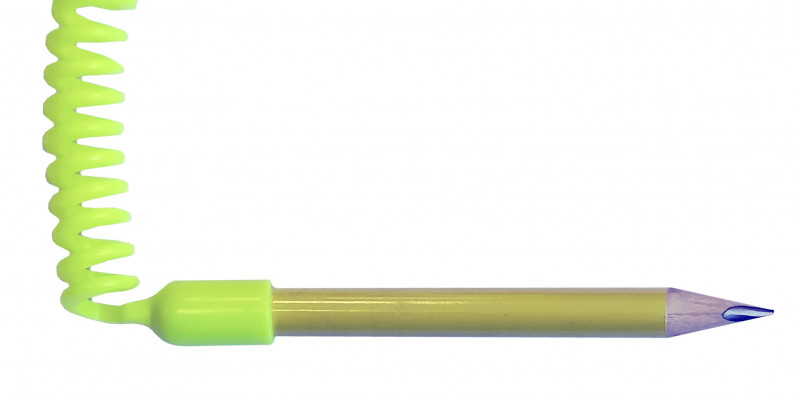 Эластичный шнур, прикрепленный к держателю карандаша, не даст его потерять