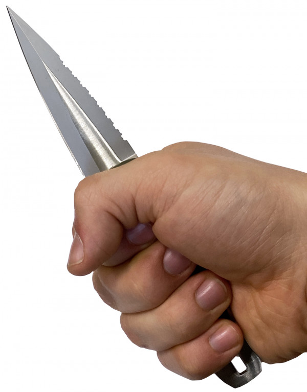 Нож мелковат, его лучше использовать только при нырянии в тонких перчатках или вовсе без них