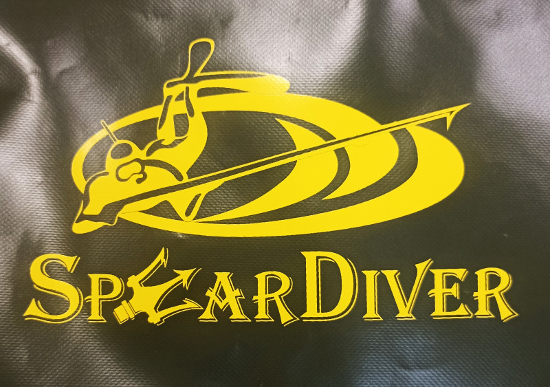 На сумке изображен фирменный логотип «SPEARDIVER»
