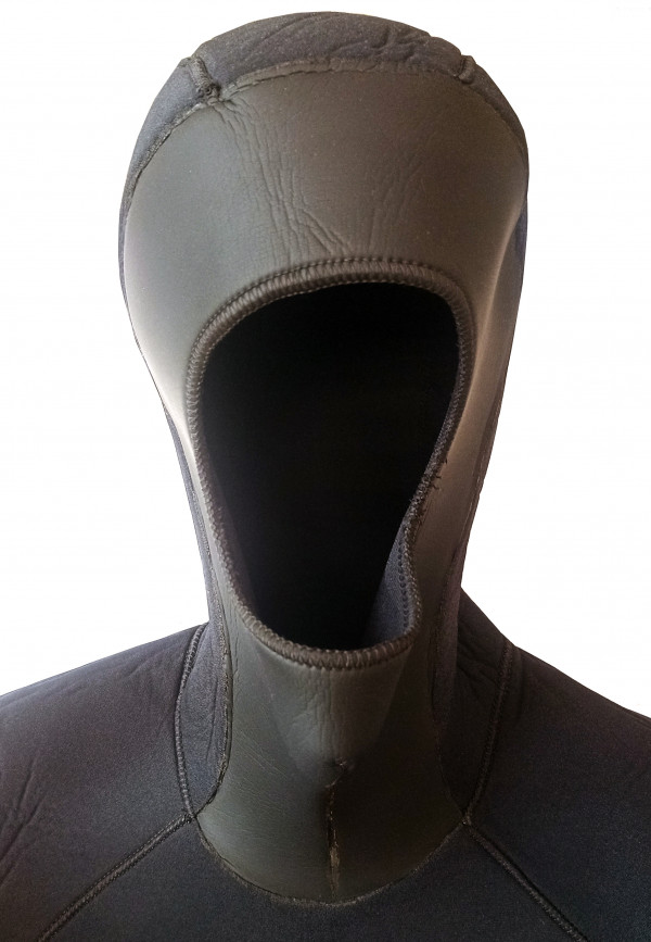 Гладкое покрытие «Glideskin» изнутри шлема для снижения проникновения воды под костюм