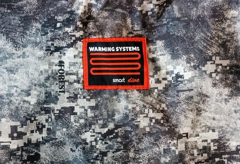 На спине надпись «WARMING SYSTEM» - система обогрева
«SMART DIVE»