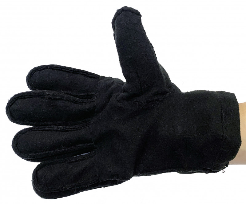 Герметичные соединения внутри перчатки позволяют работать даже в мокром виде