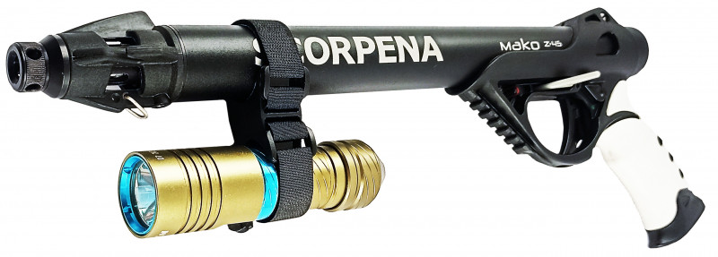 В подводной охоте компактный фонарь может располагаться на ресивере ружья, при помощи специального крепления или обычной изоленты
