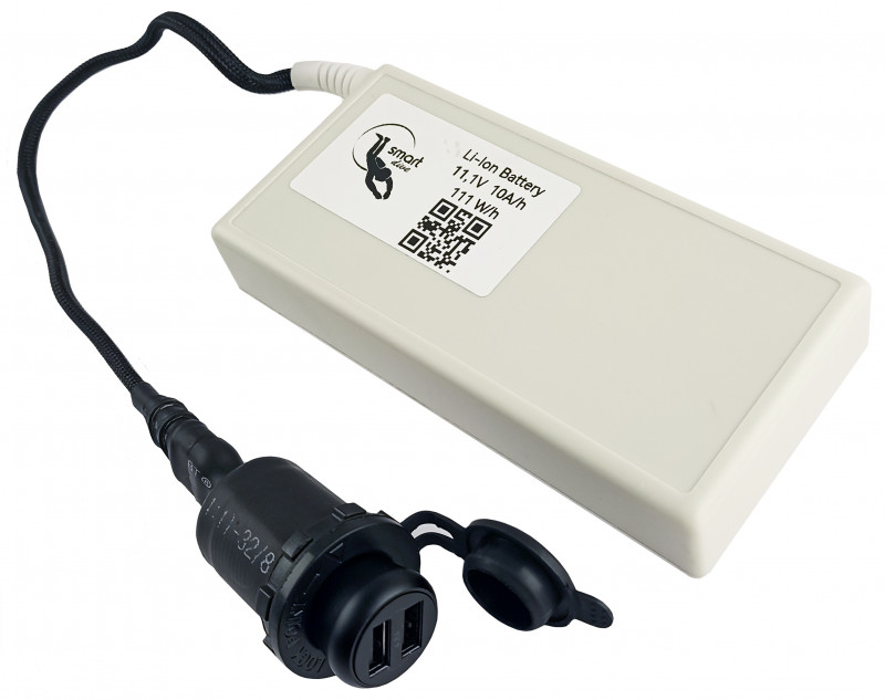 Для примера автомобильный USB-адаптер на два гнезда (в комплект не входит) подключен к прикуривателю и аккумулятору «SMART DIVE»