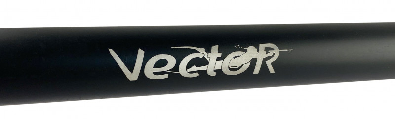 На ресивер нанесен фирменный логотип «VECTOR»