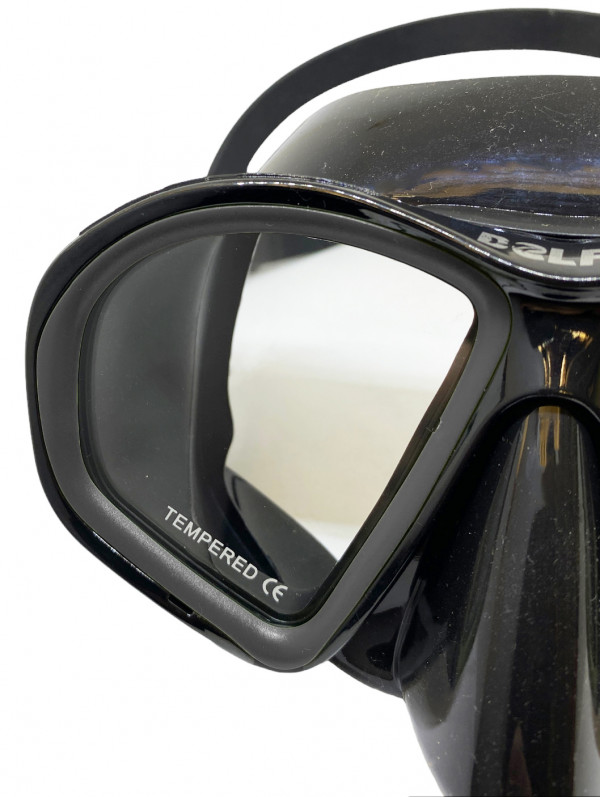 Каленые стекла в маске обеспечивают дополнительную прочность и защиту от механических повреждений
