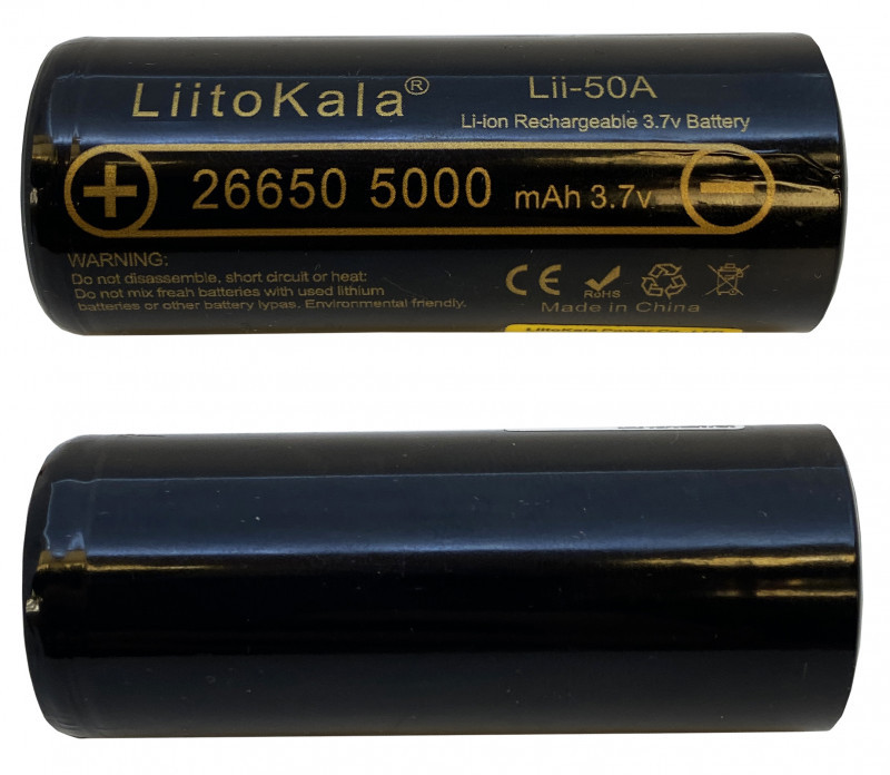 В комплекте с фонарем два аккумулятора «26650 LI-ION» без защиты (5000mAh 3.7V). Компания Delfin рекомендует использовать в фонарях именно такие, это продлевает работу фонаря на севших АКБ