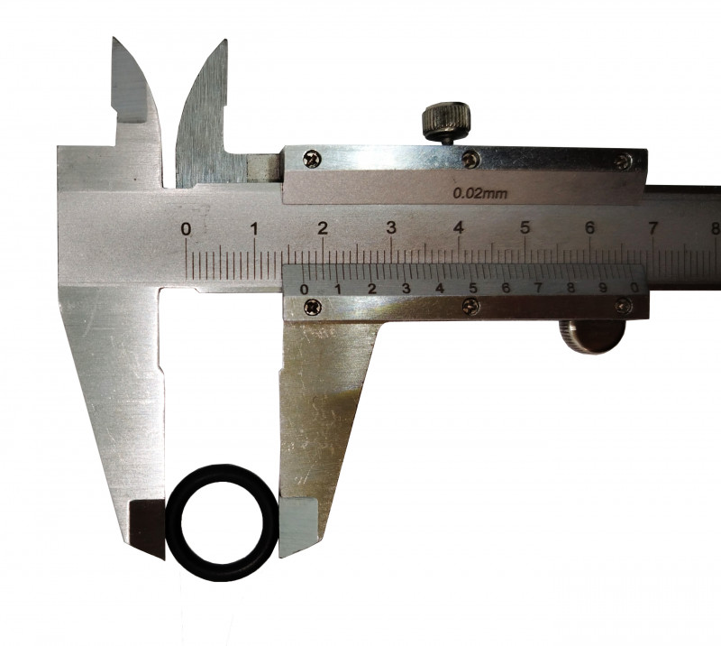 О-ринг внешним диаметром около 1.7см и толщиной около 3мм - 1шт. (единственный толстячок среди всех).