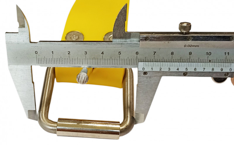 Стандартная ширина пряжки - 6.4см.