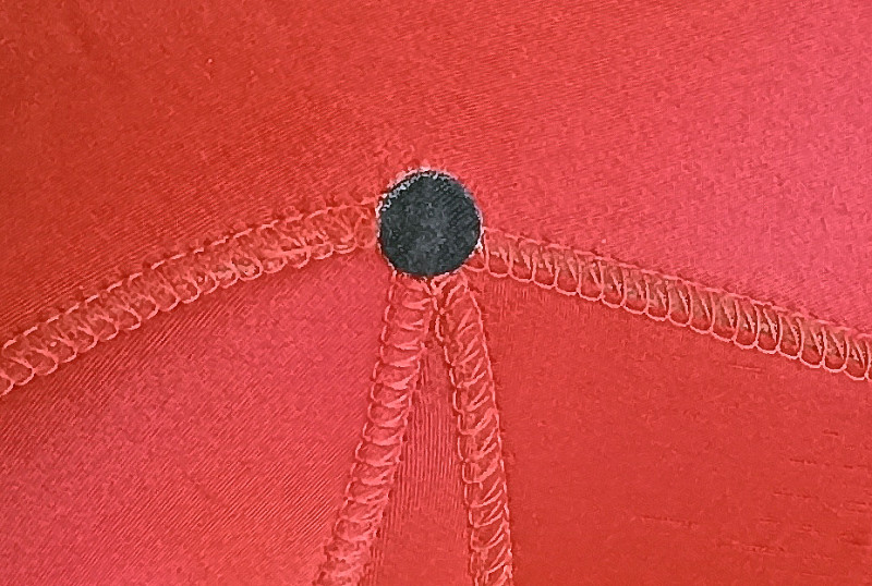 Плоский шов обеспечивает максимальный комфорт при длительном использовании, стыки дополнительно проклеены.