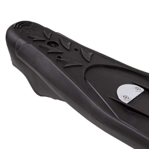 Подошва сделана более твердой, что делает ласты эффективными.