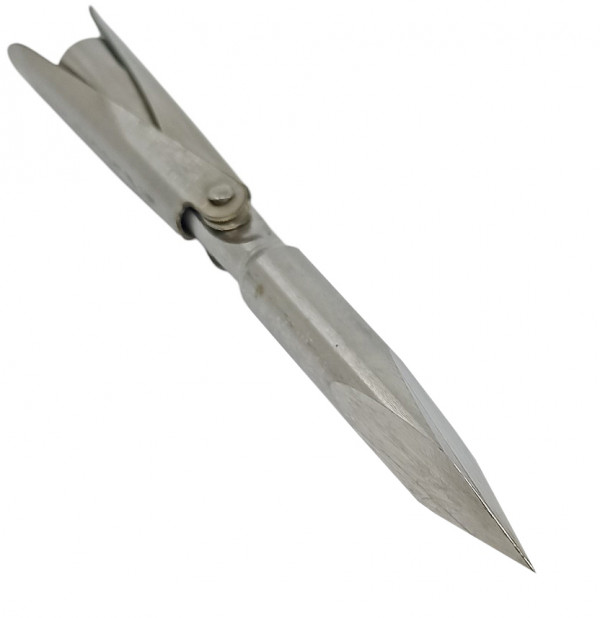 Трехгранная заточка будет хорошо работать по рыбам с крупной бронированной чешуей, а увеличенный боек позволит многократное подтачивание надфилем или заточным станком с абразивным кругом или лентой.