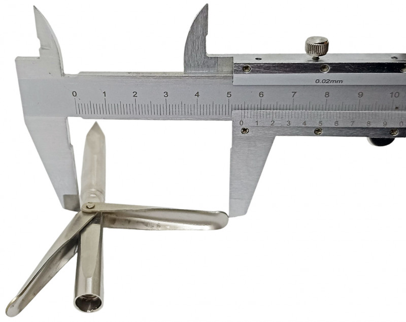 Длина каждого лепестка (флажка) - около 5.4см.