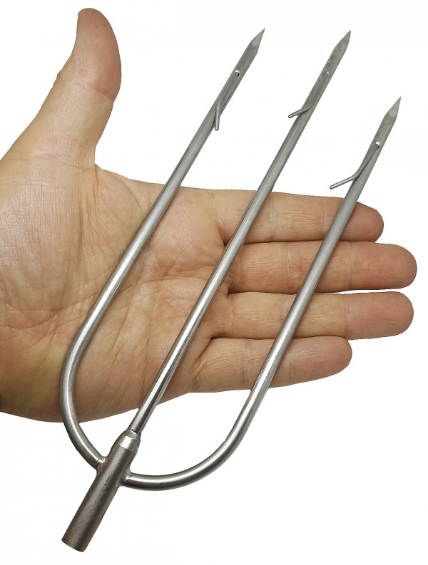 Внушительный габарит трезубца - 25х9см, отсюда и название «БОЛЬШОЙ».