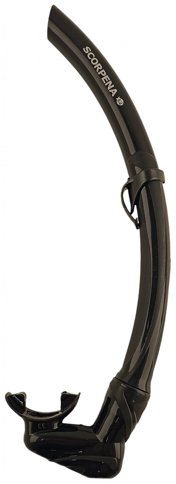 Очень стильная трубка E2 с нижним клапаном подойдет для дайверов (аквалангистов) на поверхности воды, фридайверов, подводных охотников а также для пловцов и ныряльщиков с маской в море и пресной воде.