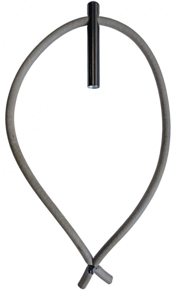 На другом конце слинга эластичная резинка в виде петли, растягивая которую вы взводите свое орудие ловли, по принципу рогатки.