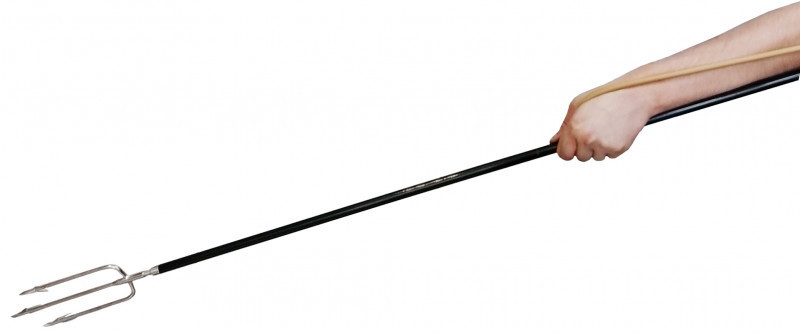 Когда охотник разжимает руку, резиновая тяга толкает слинг с острием вперед. Принцип достаточно прост, главное - практика.