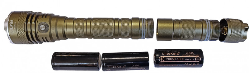 При желании вы можете укоротить фонарь до стандартного R27 на два АКБ. Просто выкрутите и уберите в сторону дополнительный батарейный отсек (удлинитель).