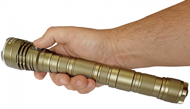 Включение при помощи удобной магнитной кнопки, три режима работы: 100%, 60%, 35%, а также режим SOS (при зажатии кнопки на 3 секунды). Перебор режимов повторным нажатием кнопки из положения «включен».