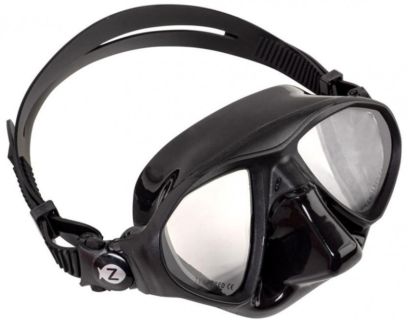 Удобная форма носовой пазухи упрощает продувку, а внешняя поверхность с искусственной шероховатостью в районе ноздрей не дает пальцам соскальзывать.