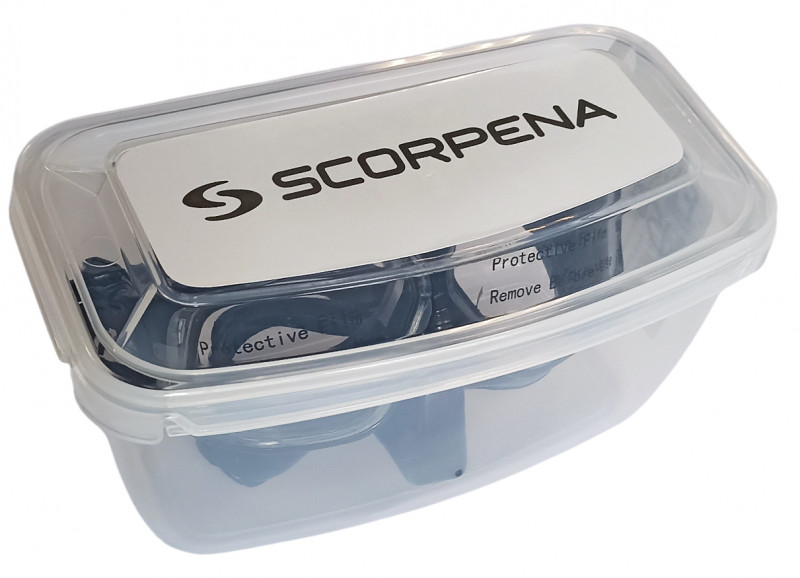 В комплекте фирменный бокс для хранения и транспортировки маски.