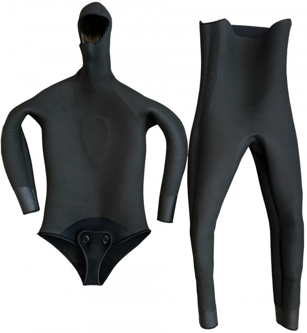 Внутри костюма традиционная открытая пора.