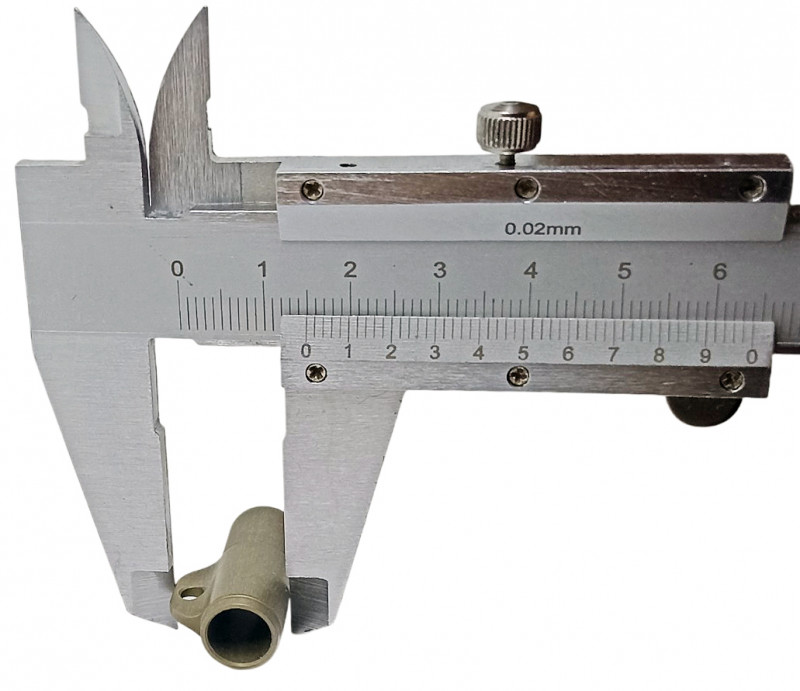 Максимальная ширины от края втулки до края уха - 15мм.