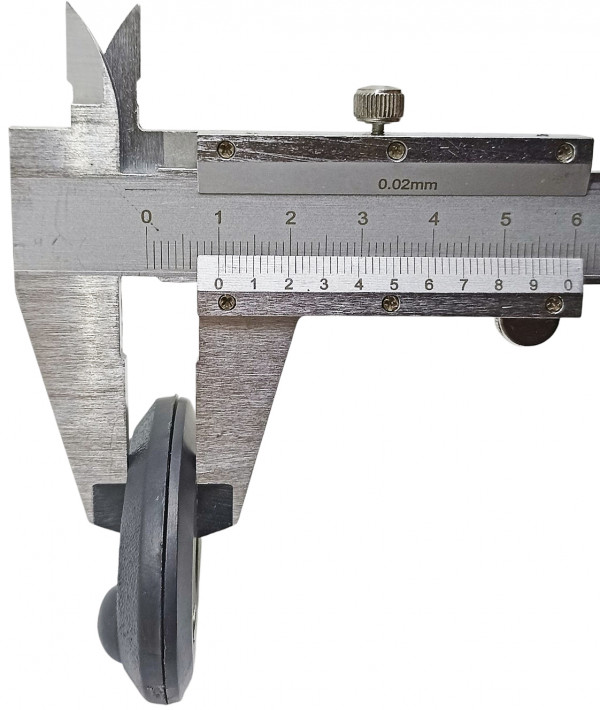 Толщина одной половины клипсы - 1см.