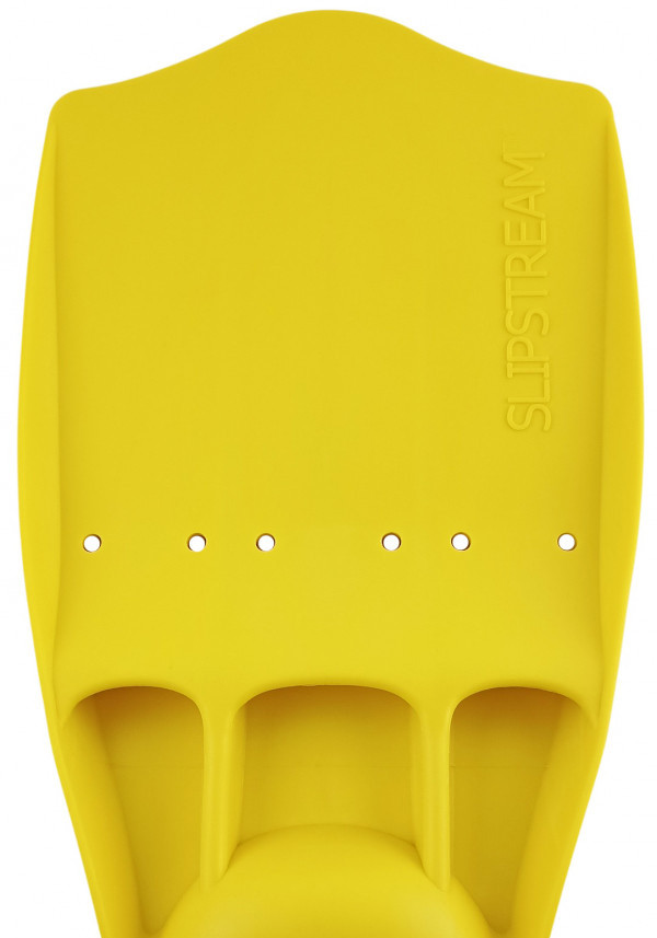 Жесткая, широкая лопасть позволяет добиваться эффективного гребка даже при небольших движениях.