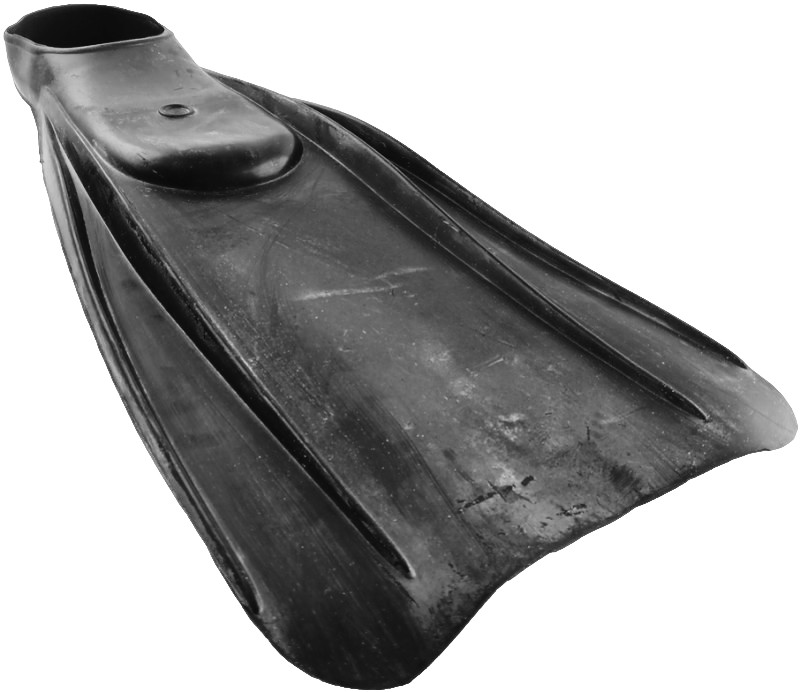 На резине остаются следы от высохшей воды, сам цвет не однородный. Но большую ценность представляет качество плавания и заслуженная любовь тренеров и спортсменов.