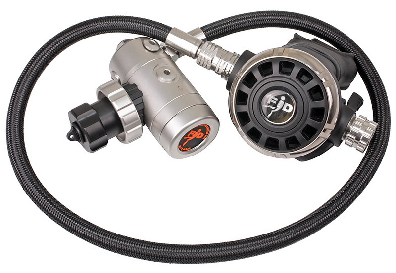 Современный, надежный, продуманный до мелочей комплект регулятора FANDIVER F3 DIN + D4 - идеальный спутник ваших погружений от рекреации до техно в любой воде. Этот «китаец» с американскими корнями по русскому запросу уже завоевал сердца очень многих дайверов.