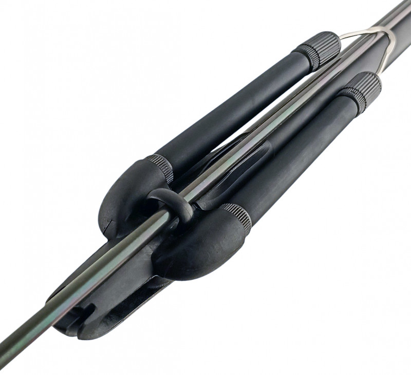 Скоба для фиксации гарпуна сверху надульника для лучшего центрирования и упрощения зарядки.