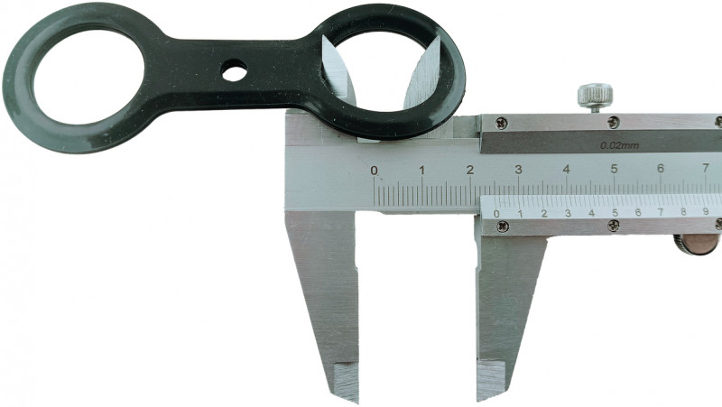 Внутренний диаметр каждого кольца под трубку - около 25 мм.