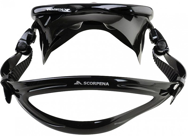 Обтюратор и затылочный ремешок изготовлены из мягкого силикона, что повышает комфортность посадки на голове.