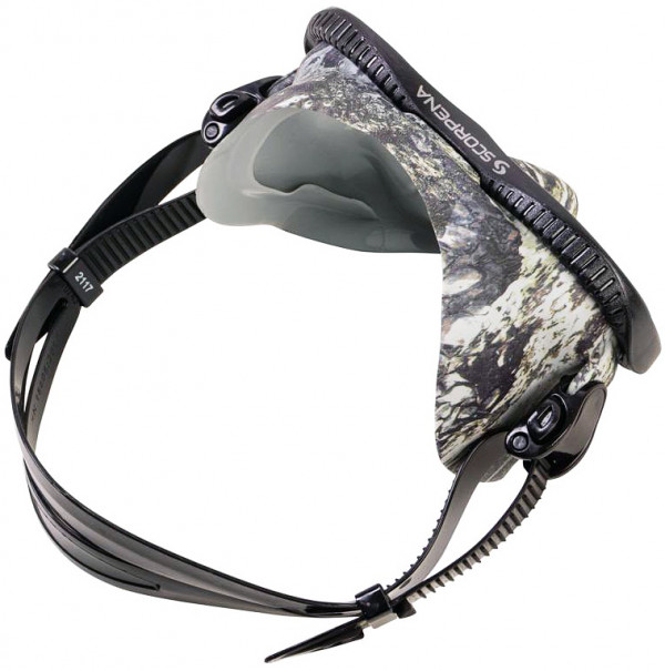 Широкий обзор маски, благодаря близости стекол к глазам, позволяет комфортно ориентироваться под водой, а гибкие крепления пряжек к силиконовому корпусу маски сложатся, как боковые зеркала у автомобиля, при механическом воздействии на них.