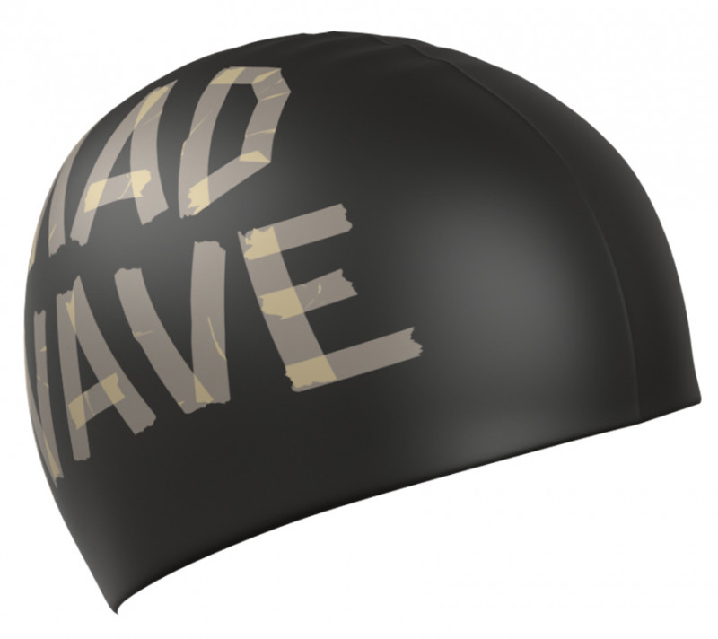 Изготовлена из высококачественного силикона. Он приятен на ощупь и практически не пропускает воду, не вызывает раздражения кожи (если, конечно, вы не тот самый крайне редкий случай аллергиков на силикон), поэтому шапочка идеально подходит для регулярных тренировок.